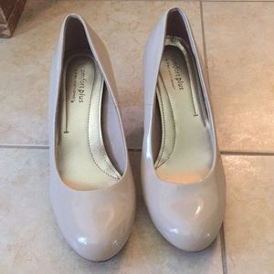 Like new beautiful nude heels  |  size 8